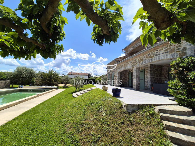 Maison - 137 m² - 6 pièces