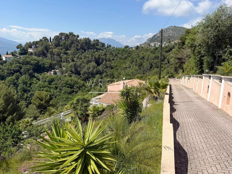 Maison - 256 m² - 8 pièces