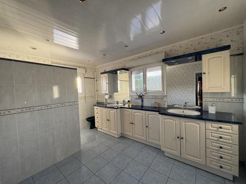 Maison - 185 m² - 7 pièces