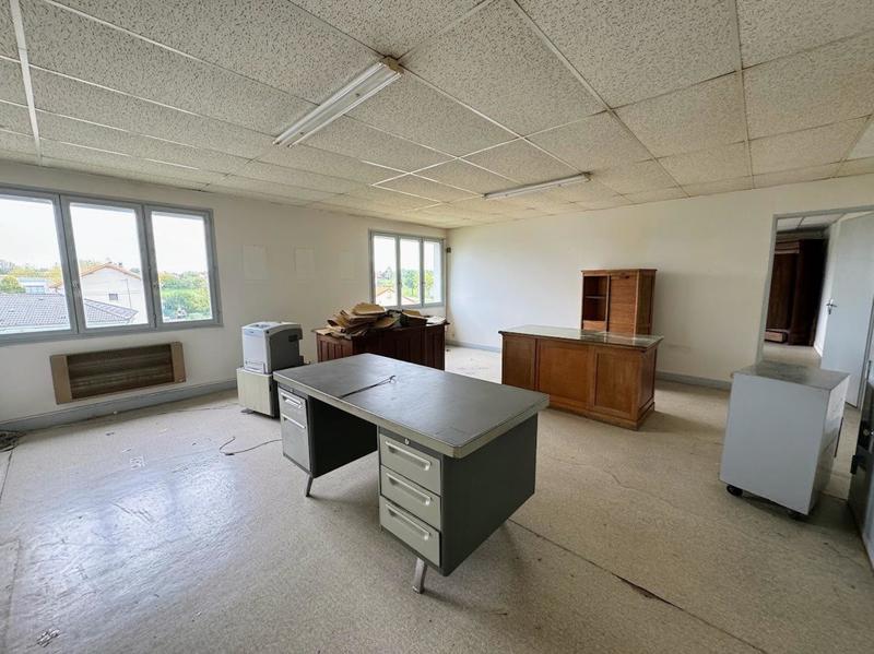 Local commercial - 2 010 m² - 6 pièces