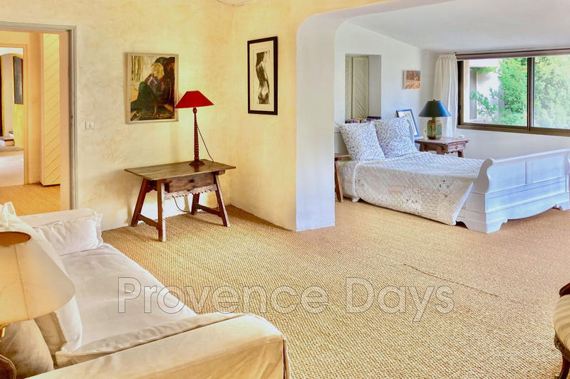 Maison de village - 400 m² - 11 pièces