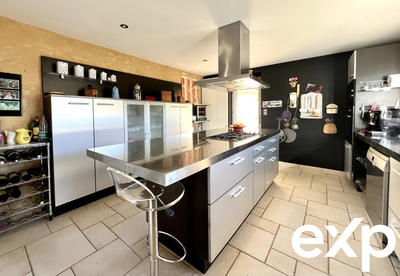 Maison - 280 m² - 10 pièces