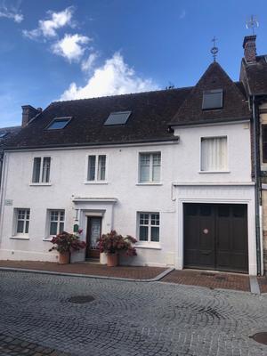 Maison - 262 m² - 12 pièces