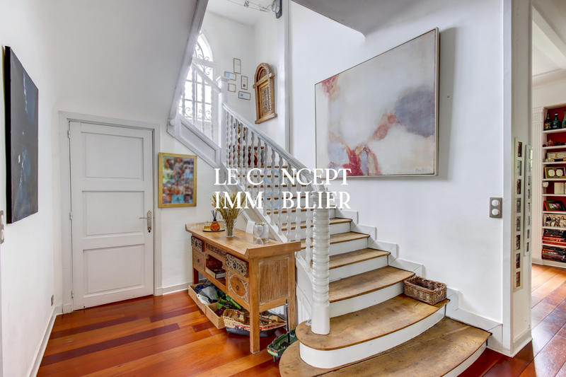 Maison - 303 m² - 10 pièces