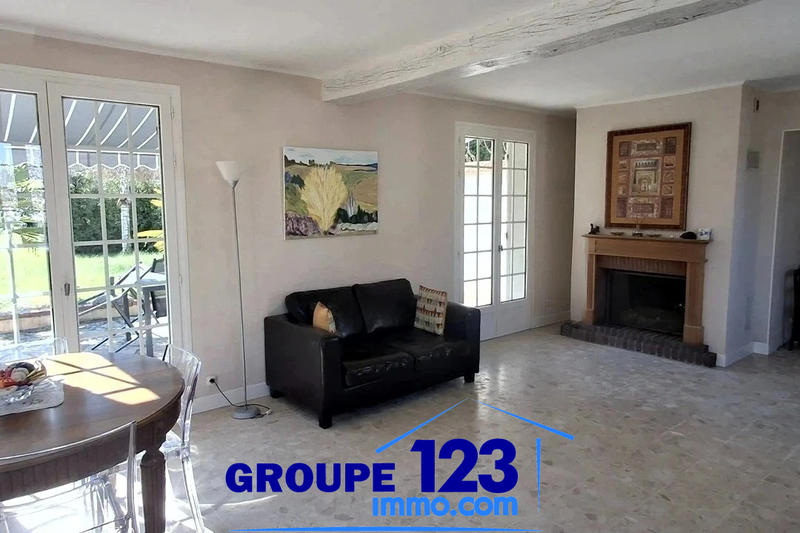 Maison - 220 m² - 6 pièces