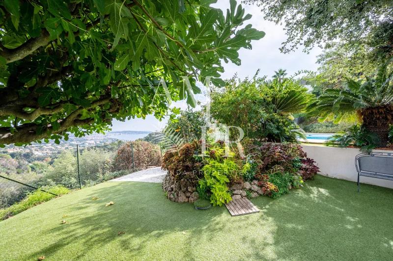 Villa - 265 m² - 6 pièces