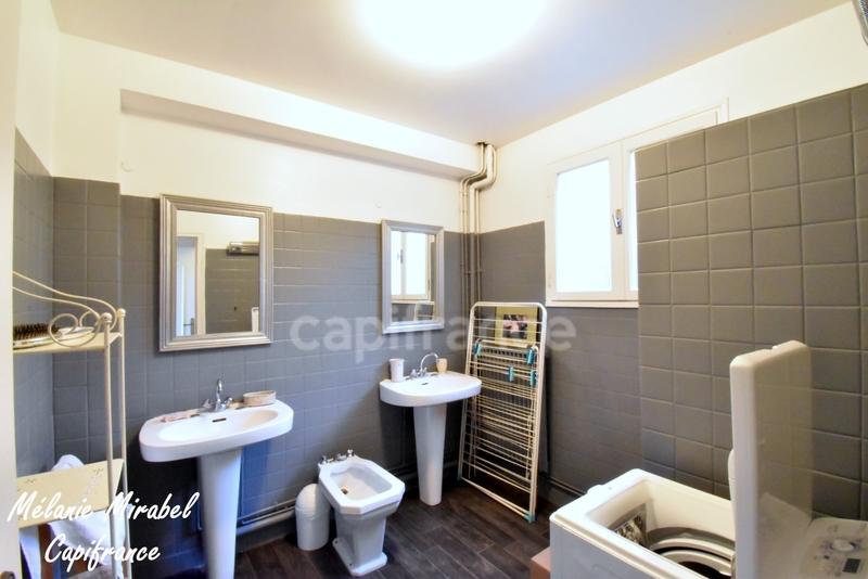 Maison - 186 m² - 10 pièces