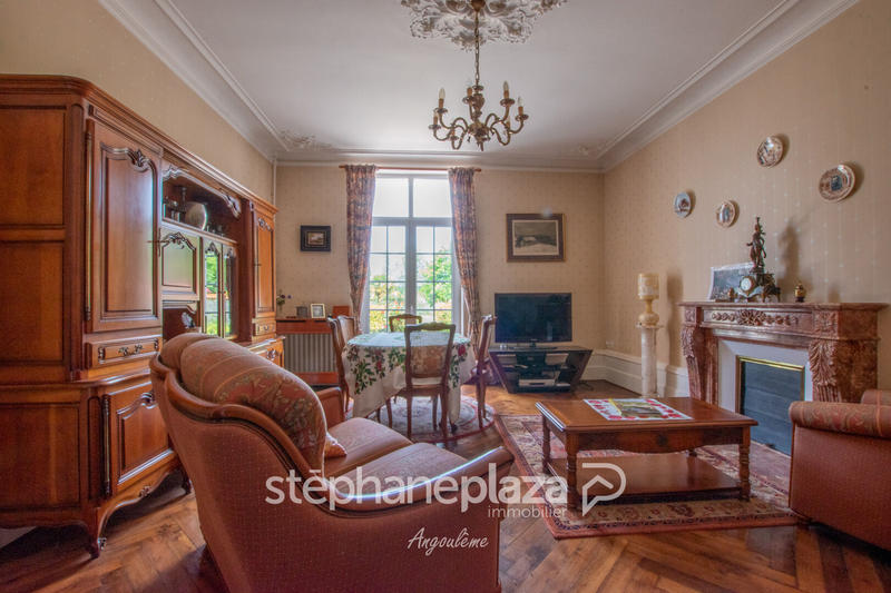 Demeure - 220 m² - 6 pièces