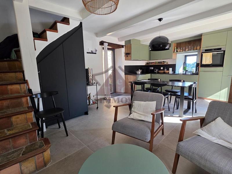 Demeure - 151 m² - 5 pièces