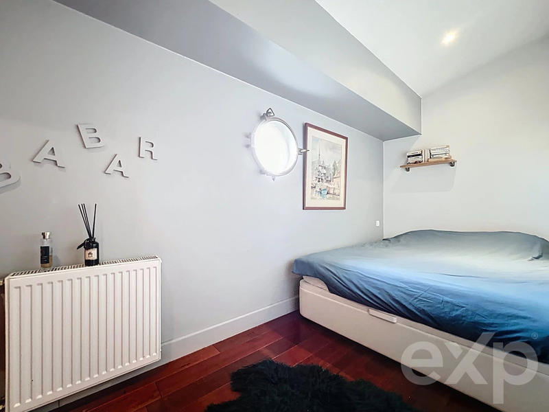 Maison - 200 m² - 8 pièces