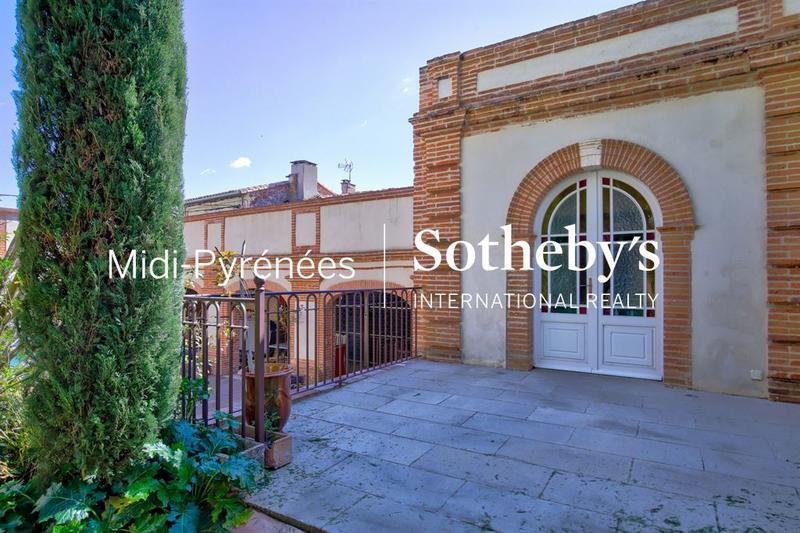 Maison bourgeoise - 733 m² - 19 pièces