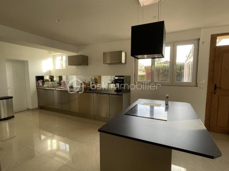 Demeure - 205 m² - 11 pièces