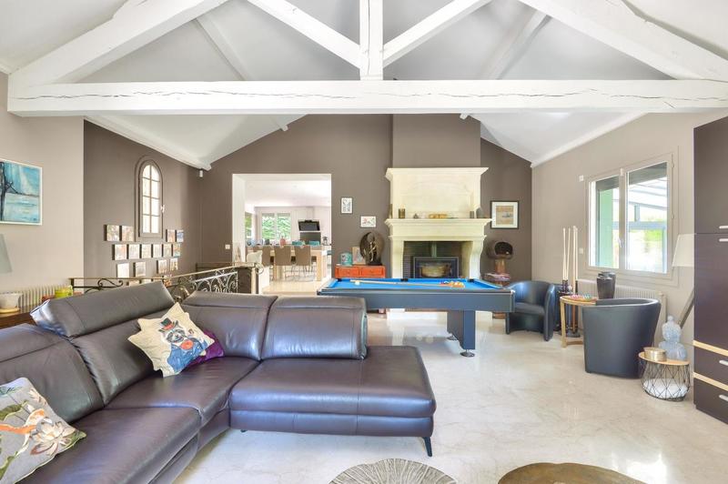 Propriété - 307 m² - 9 pièces