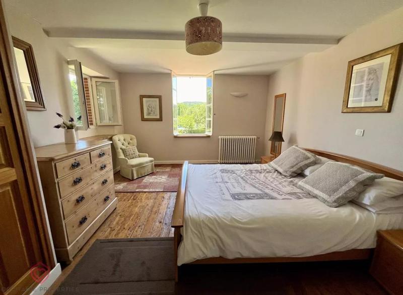 Propriété - 420 m² - 12 pièces