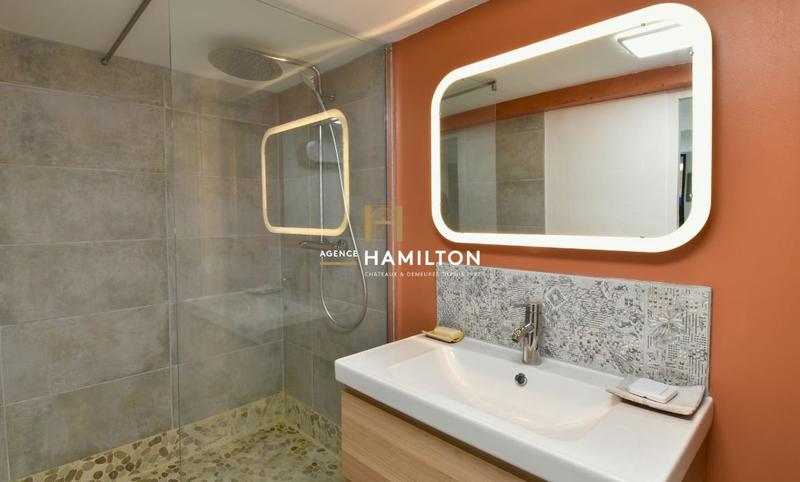 Maison - 220 m² - 7 pièces