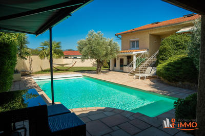 Maison traditionnelle - 196 m² - 7 pièces