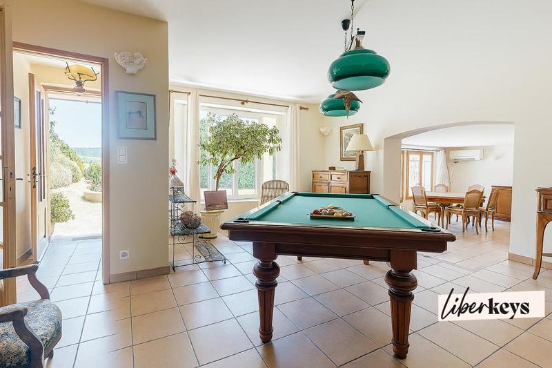 Maison de maîtres - 600 m² - 6 pièces