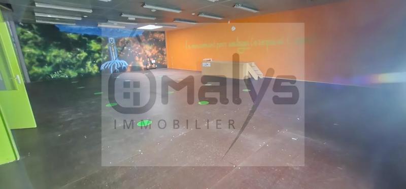 Local commercial - 800 m² - 3 pièces