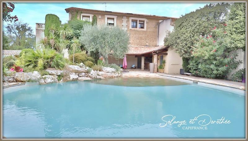 Maison - 325 m² - 8 pièces