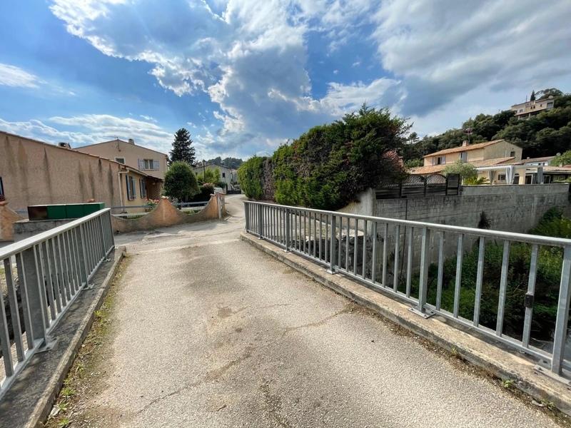 Local commercial - 135 m² - 6 pièces