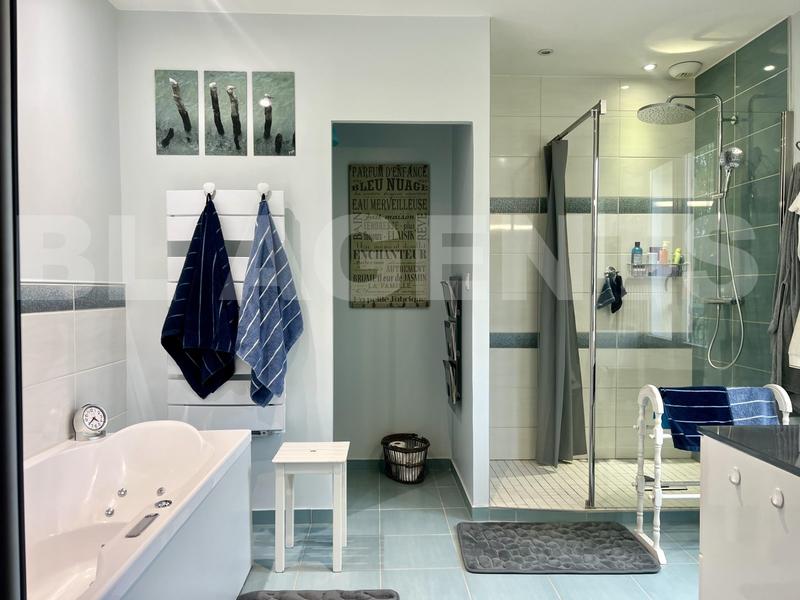 Maison contemporaine - 145 m² - 4 pièces