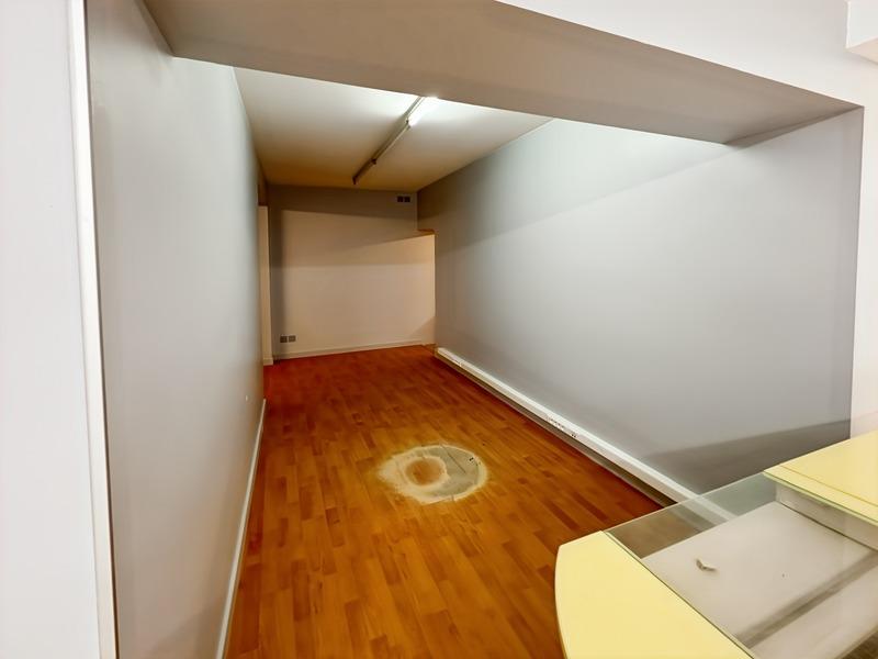 Local commercial - 222 m² - 8 pièces