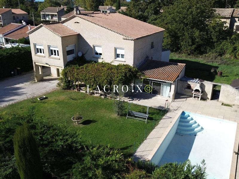 Maison - 220 m² - 8 pièces