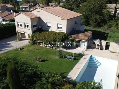 Maison - 220 m² - 8 pièces