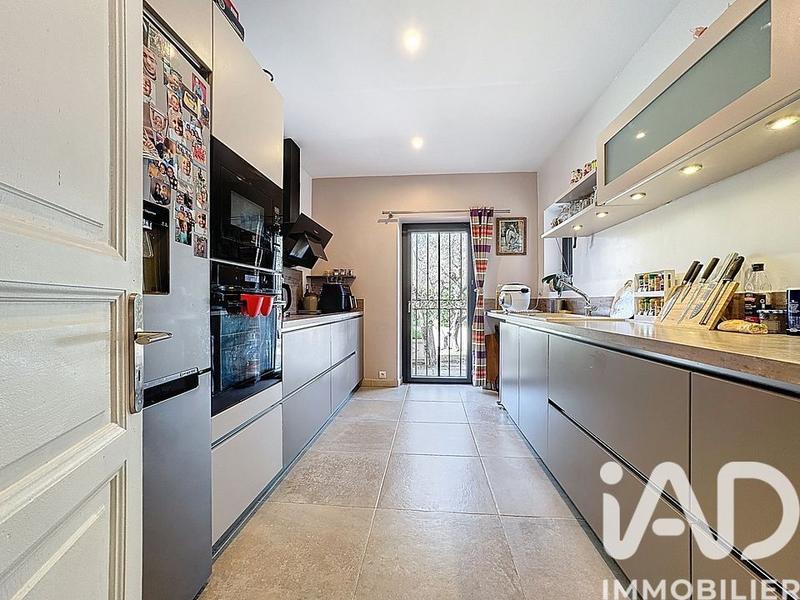 Maison - 284 m² - 10 pièces