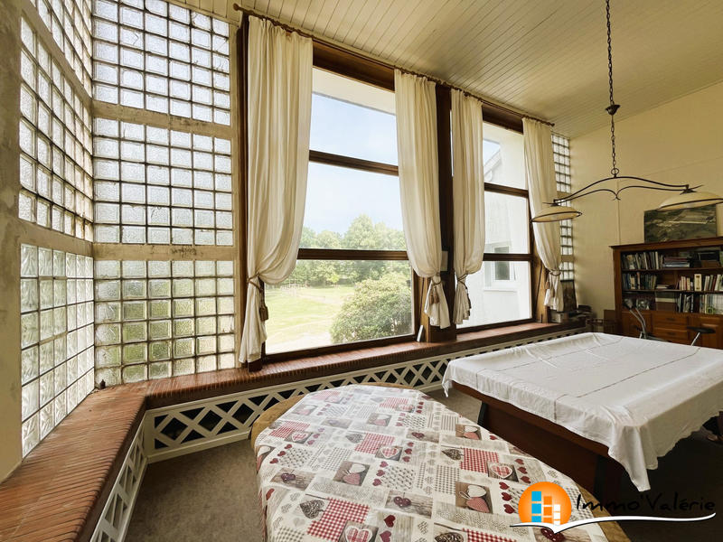 Maison - 761 m² - 16 pièces