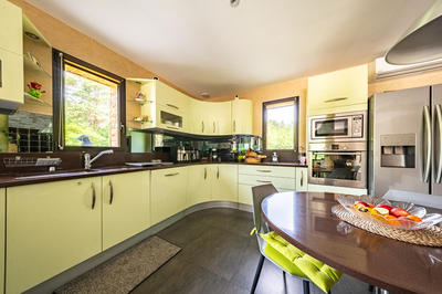 Maison - 230 m² - 8 pièces