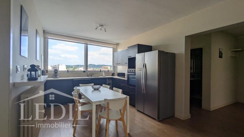 Appartement - 90 m² - 5 pièces