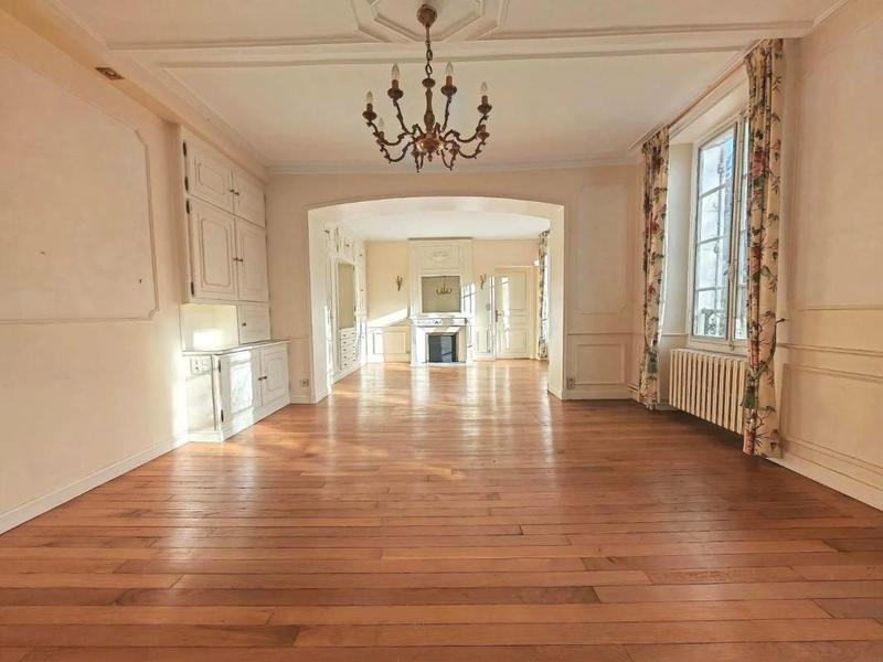 Maison - 338 m² - 10 pièces