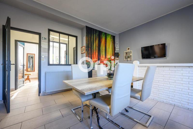 Maison - 208 m² - 8 pièces