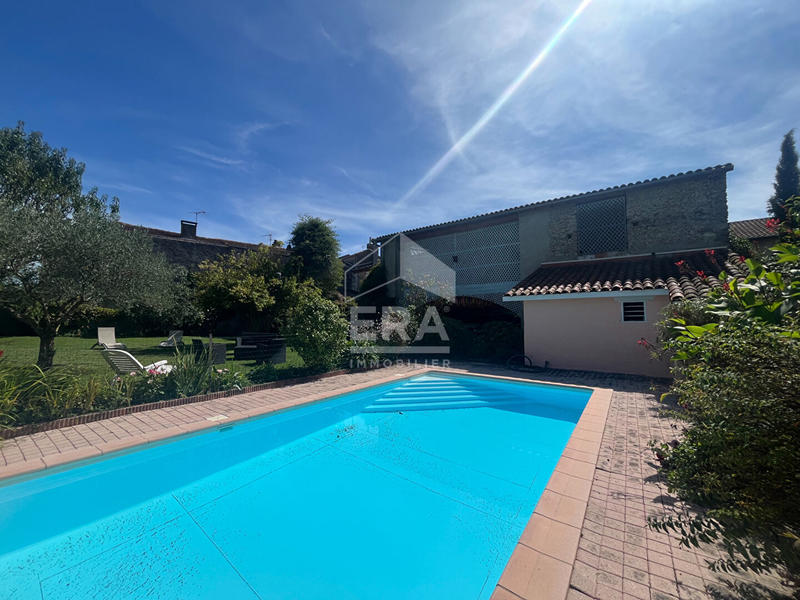 Maison - 370 m² - 8 pièces