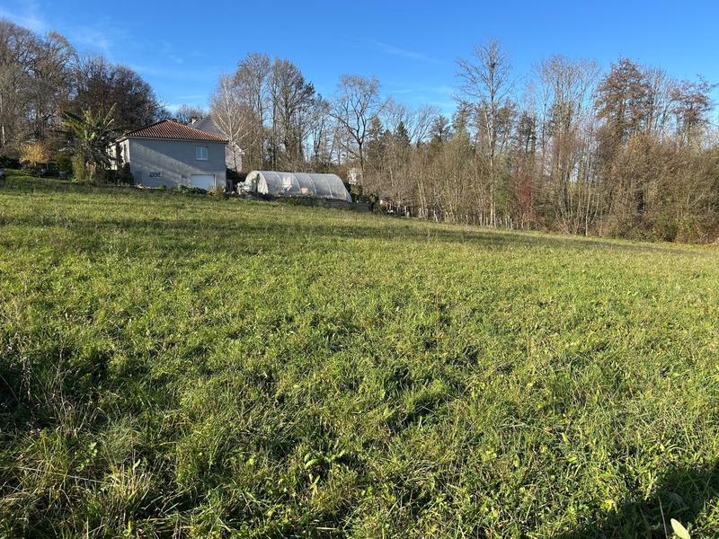 Terrain constructible - 1 796 m²