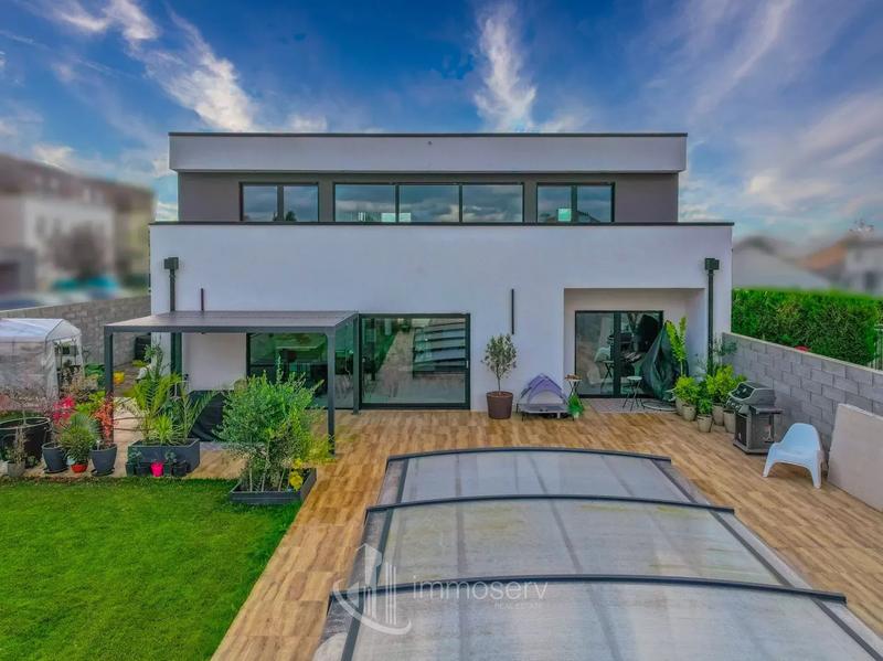 Villa - 260 m² - 7 pièces