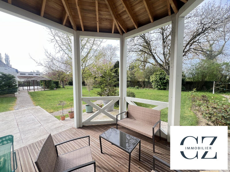 Maison - 308 m² - 12 pièces