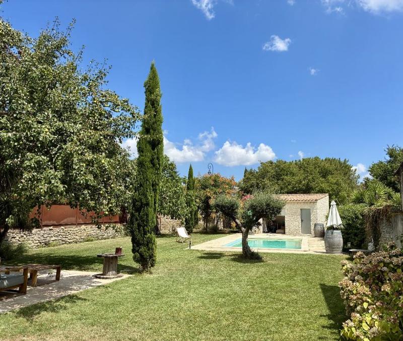 Maison en pierre - 216 m² - 8 pièces