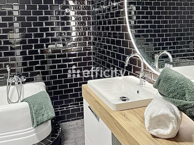 Immeuble - 220 m² - 7 pièces