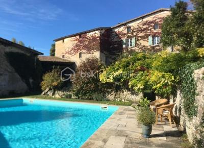 Maison en pierre - 560 m² - 11 pièces