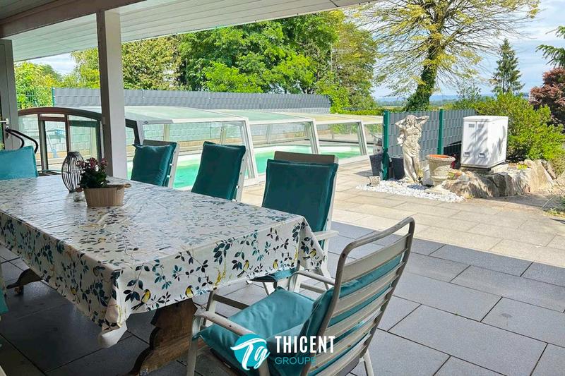 Maison traditionnelle - 215 m² - 8 pièces