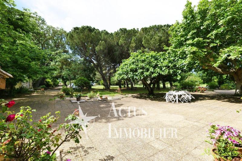 Maison - 255 m² - 8 pièces