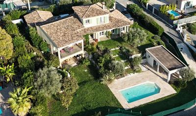 Villa - 230 m² - 5 pièces