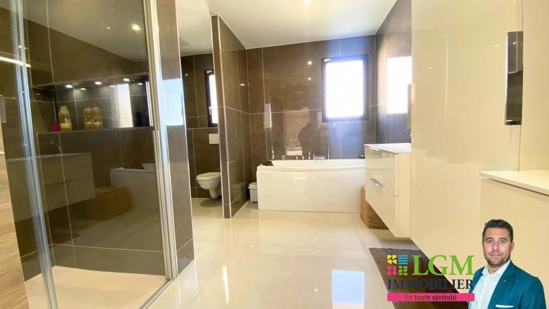 Maison - 211 m² - 5 pièces