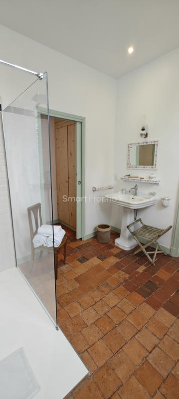 Propriété - 350 m² - 9 pièces