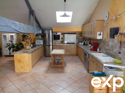 Maison traditionnelle - 270 m² - 7 pièces