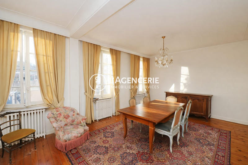 Maison - 310 m² - 8 pièces