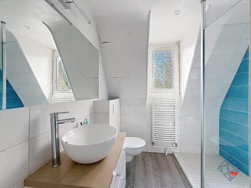 Maison - 240 m² - 10 pièces