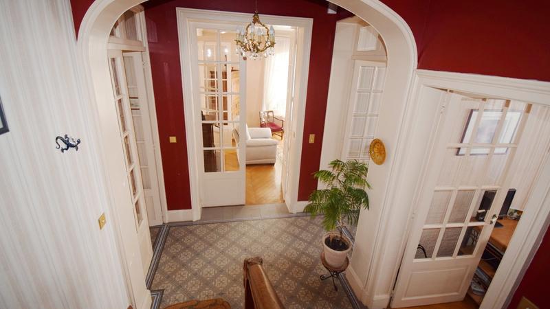 Maison - 214 m² - 9 pièces